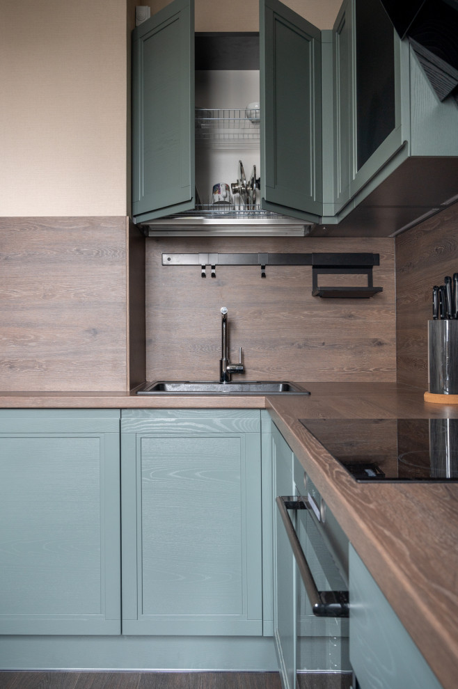 Кухня из массива с интегрированной ручкой