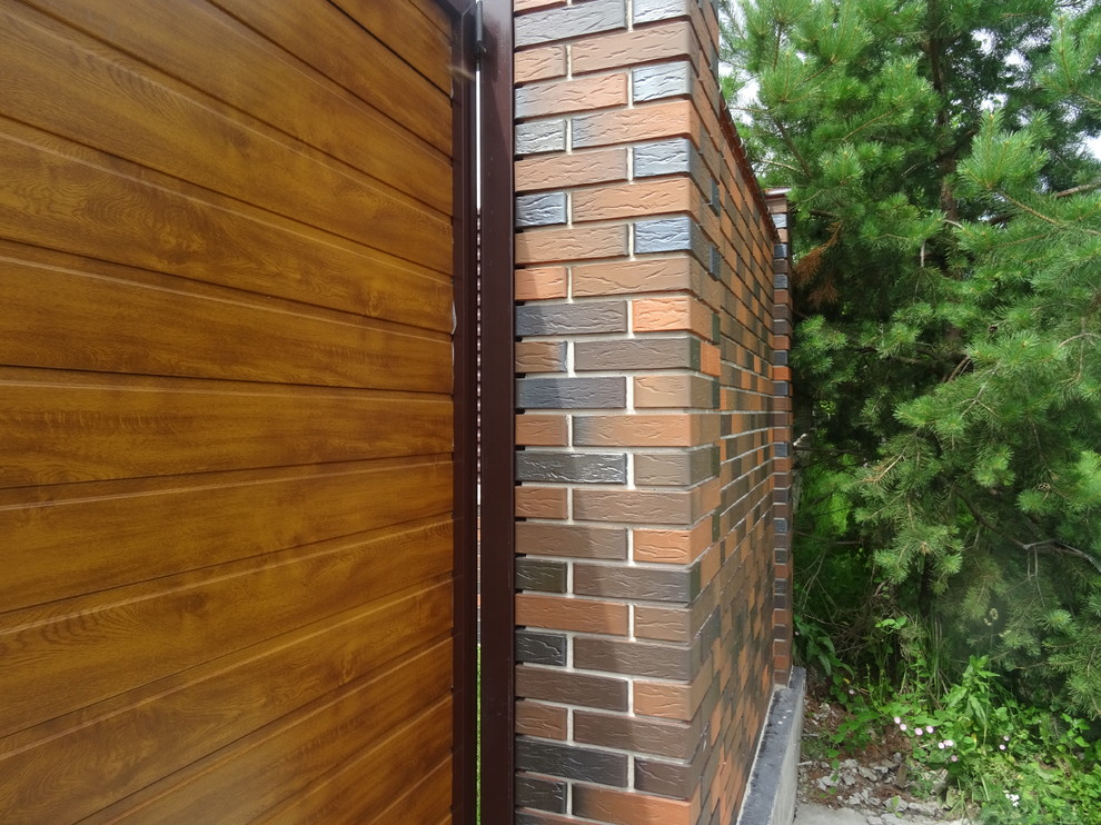 Забор из кирпича Баварская кладка