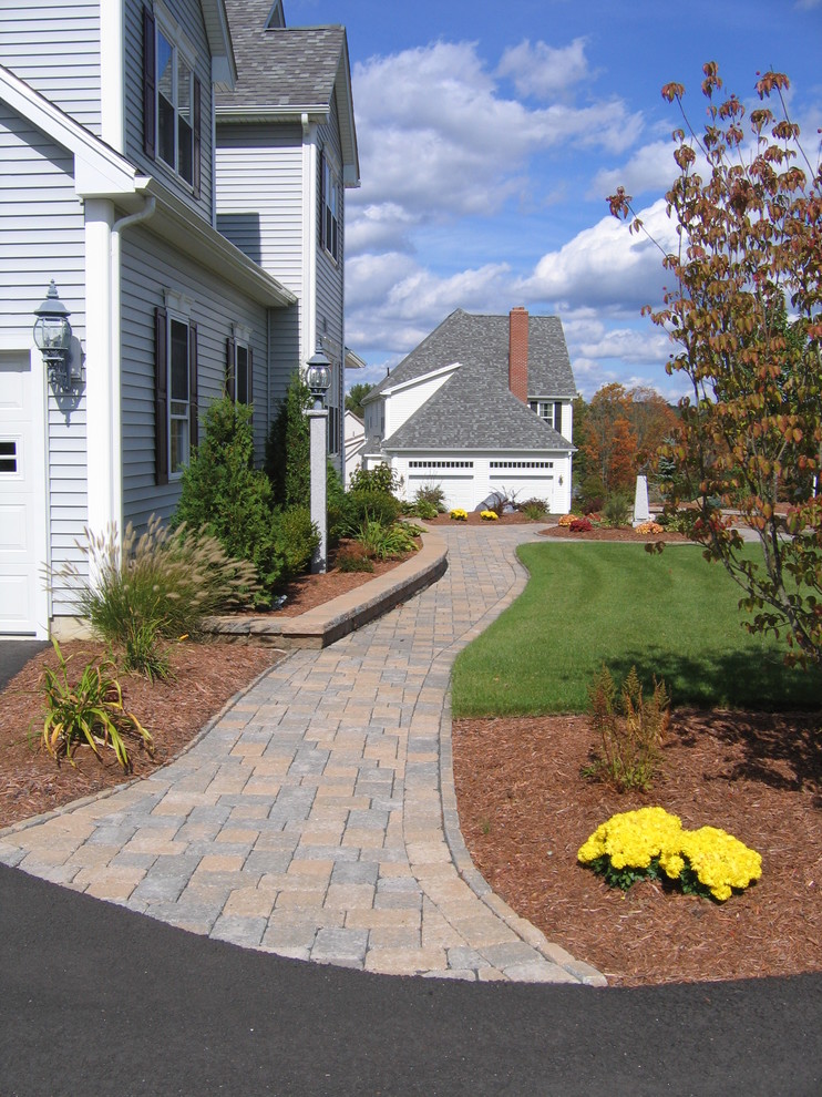 Inspiration for a traditional landscaping in Boston.