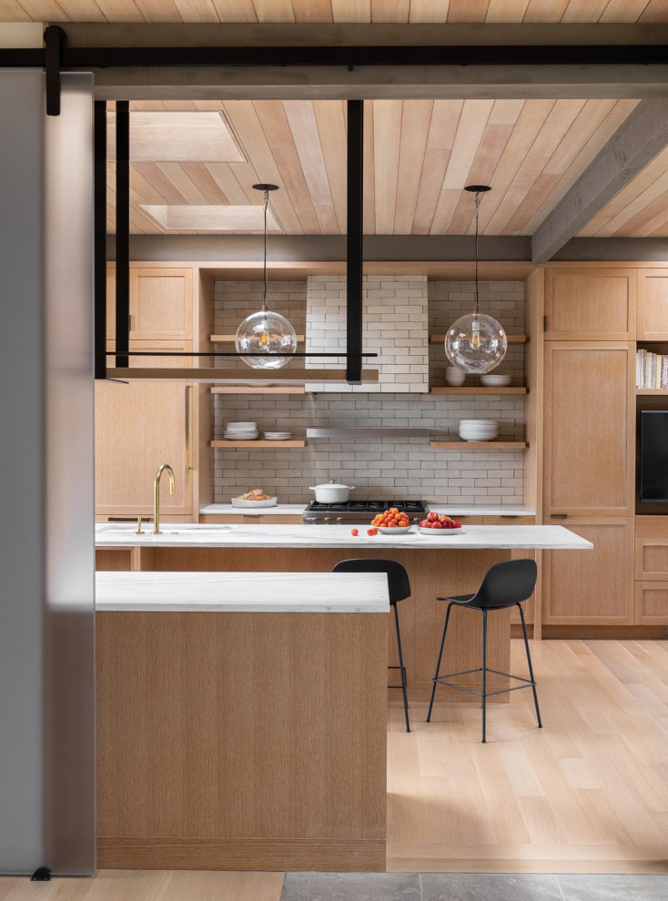 Kitchen - mid-century modern kitchen idea in Seattle