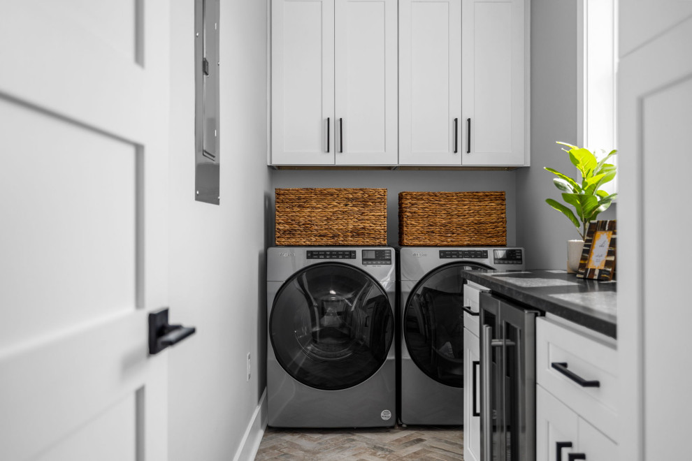 Photo of a modern laundry room in Charleston.