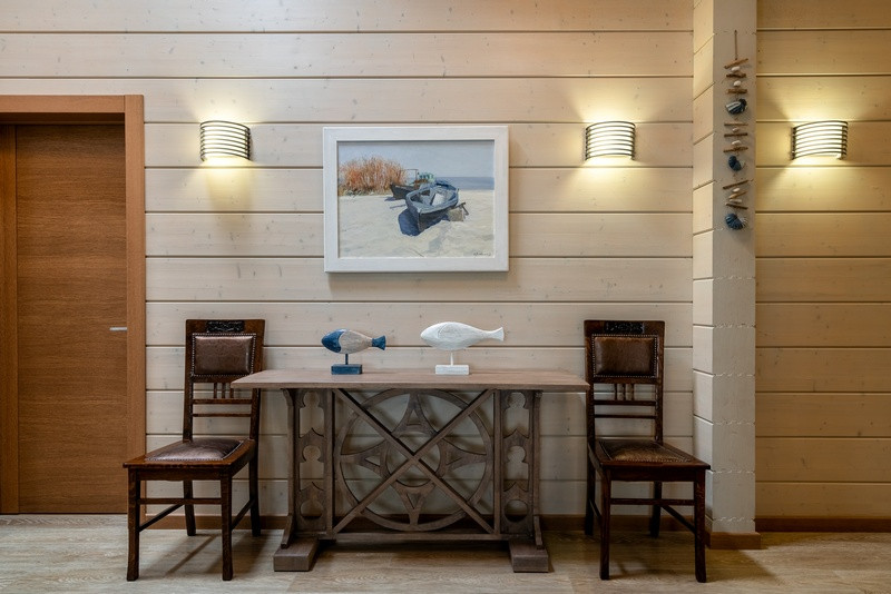 Современный коттедж на активном рельефе из комбинированных материалов