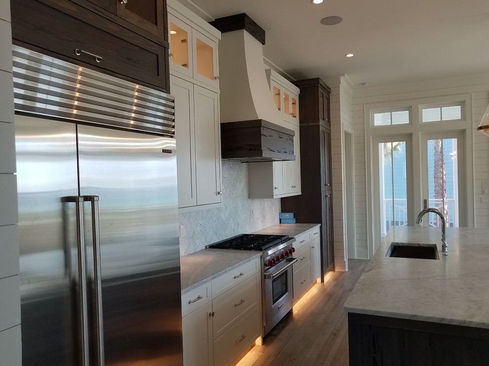 Transitional kitchen photo in Miami