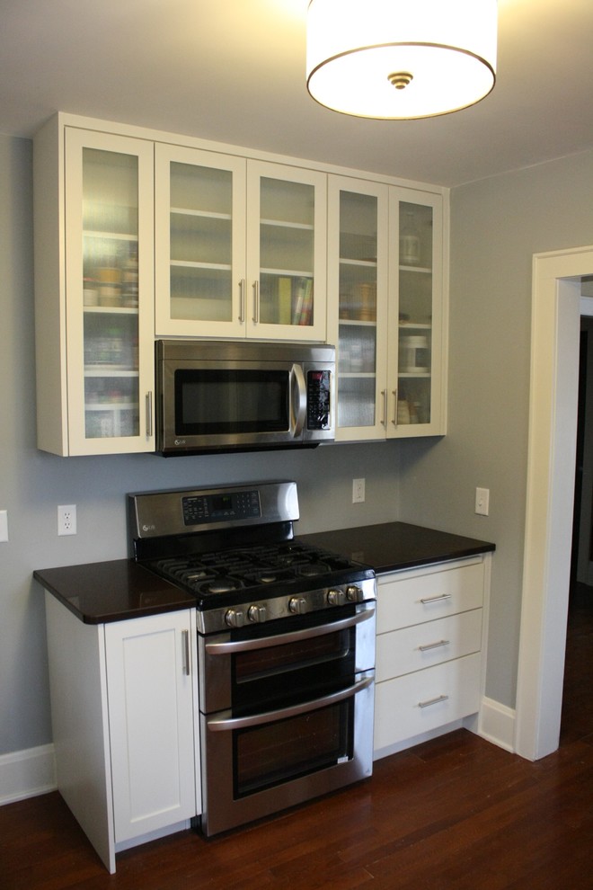 Example of a transitional kitchen design in Milwaukee