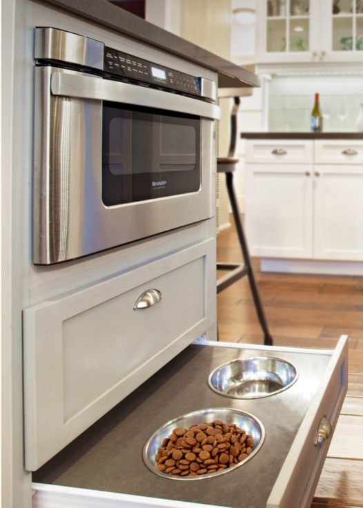 Inspiration for a mid-sized transitional l-shaped medium tone wood floor and brown floor open concept kitchen remodel in Orange County with an undermount sink, shaker cabinets, white cabinets, quartz countertops, green backsplash, glass tile backsplash, stainless steel appliances and an island