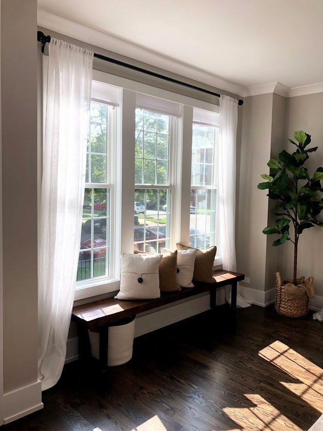 Example of a mountain style dining room design in Chicago