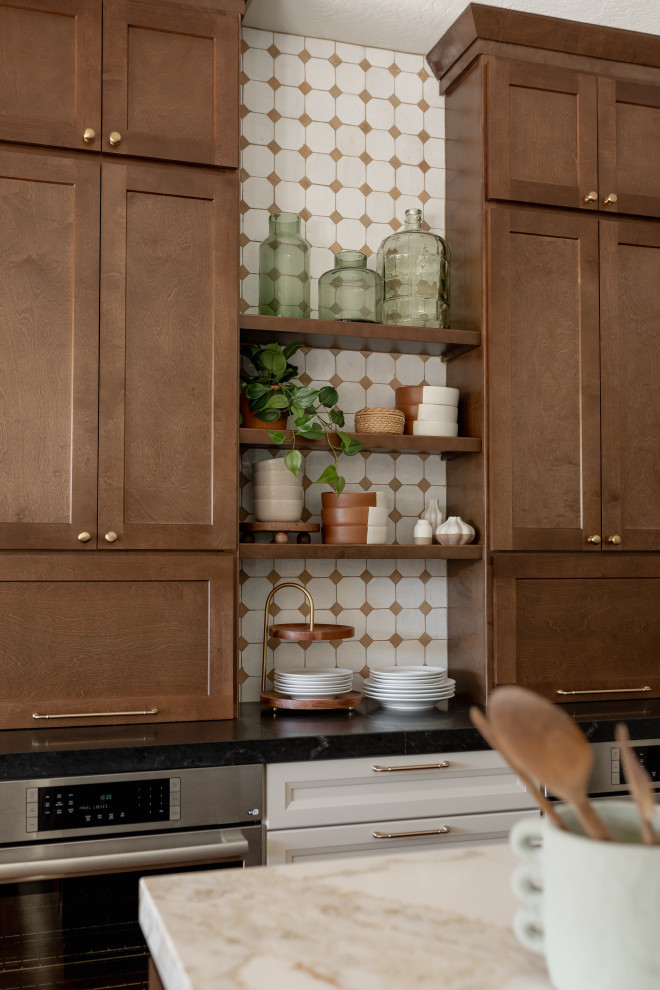 Kitchen - transitional kitchen idea in Phoenix