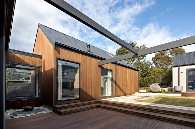 Inspiration for a huge contemporary home design remodel in Melbourne