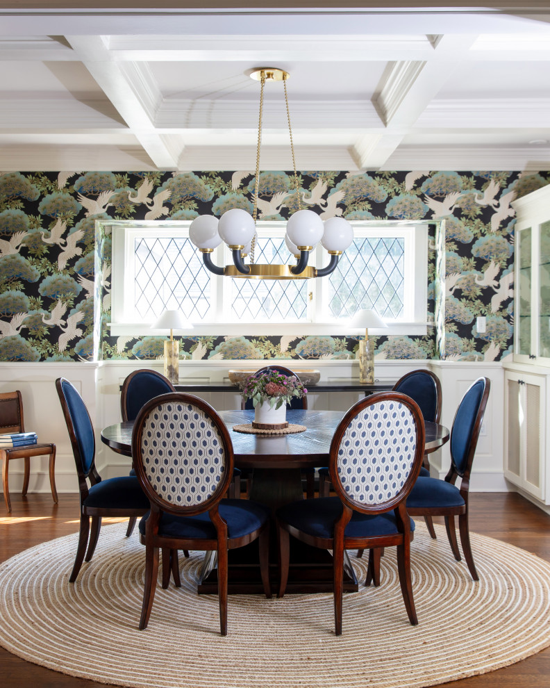 This is an example of a transitional dining room in Chicago.