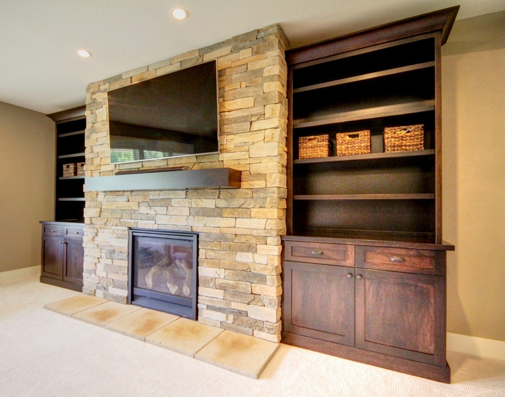 Example of a transitional home design design in Chicago