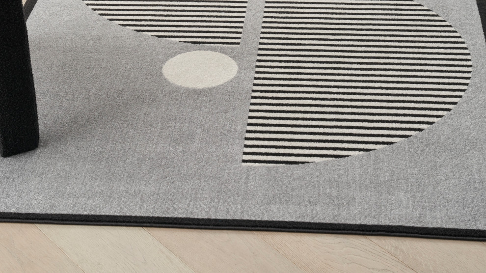 Modern Passion Geometric Grey/Black 5'3" x 7'3" Area Rug