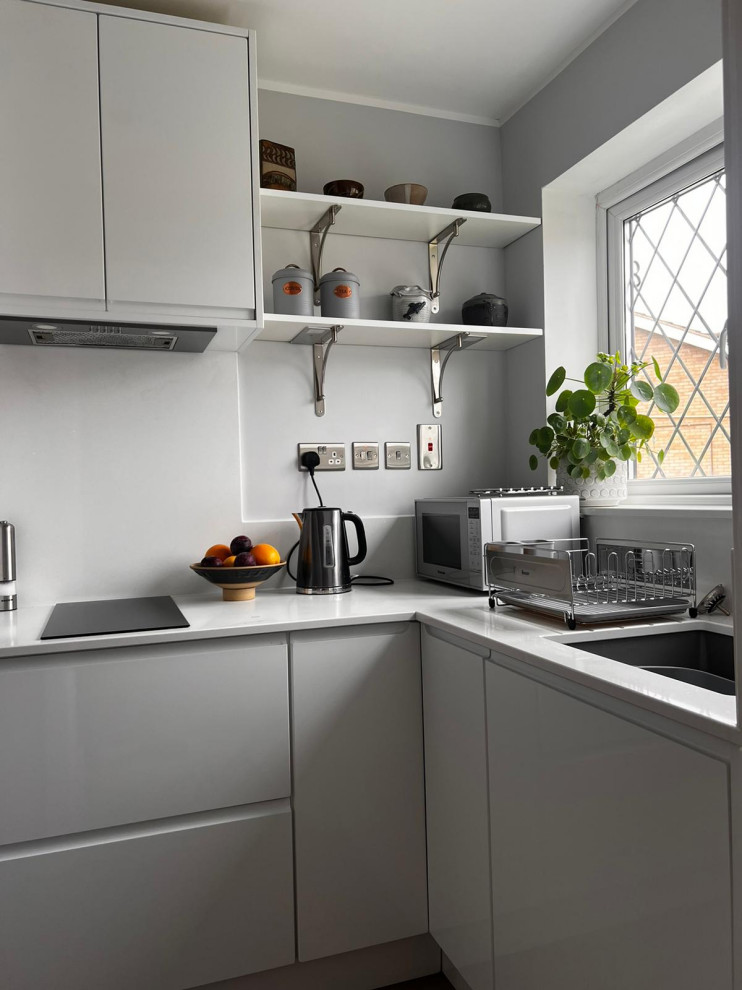 The Groby Kitchen - Goscote MTM Europe J Pull in White Gloss