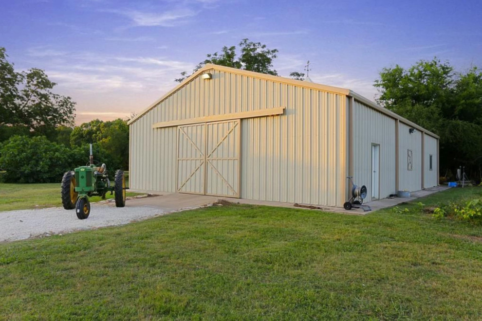 This is an example of an expansive country detached barn in Houston.