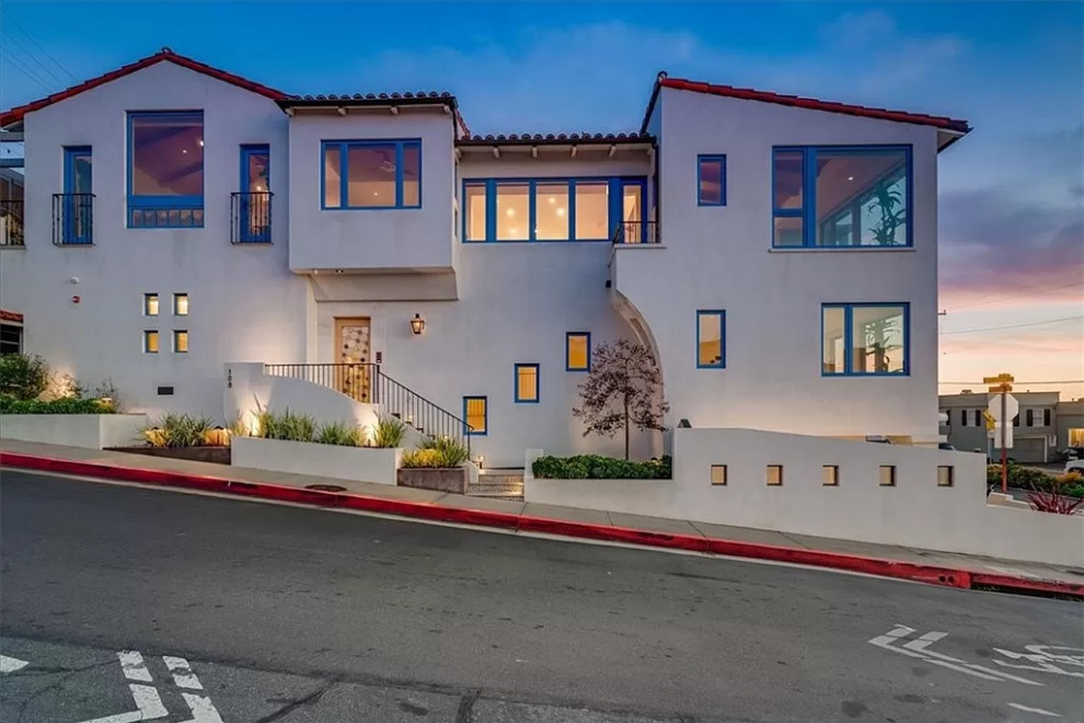 Stunning Oceanside Home With Solar Panels Contemporary Exterior