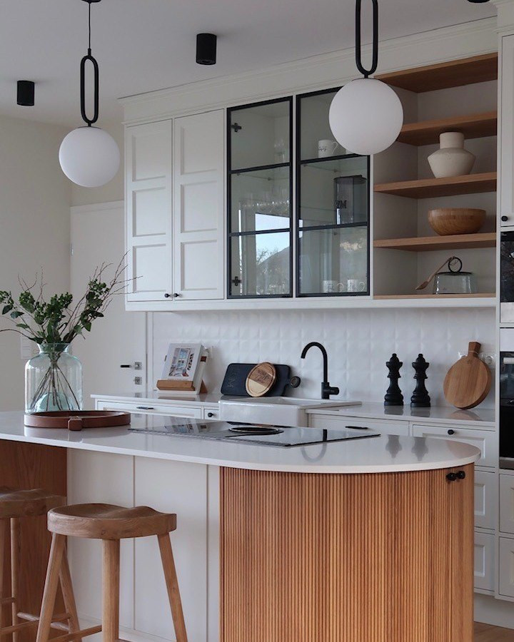 Белая кухня с Noble Supreme White от Technistone