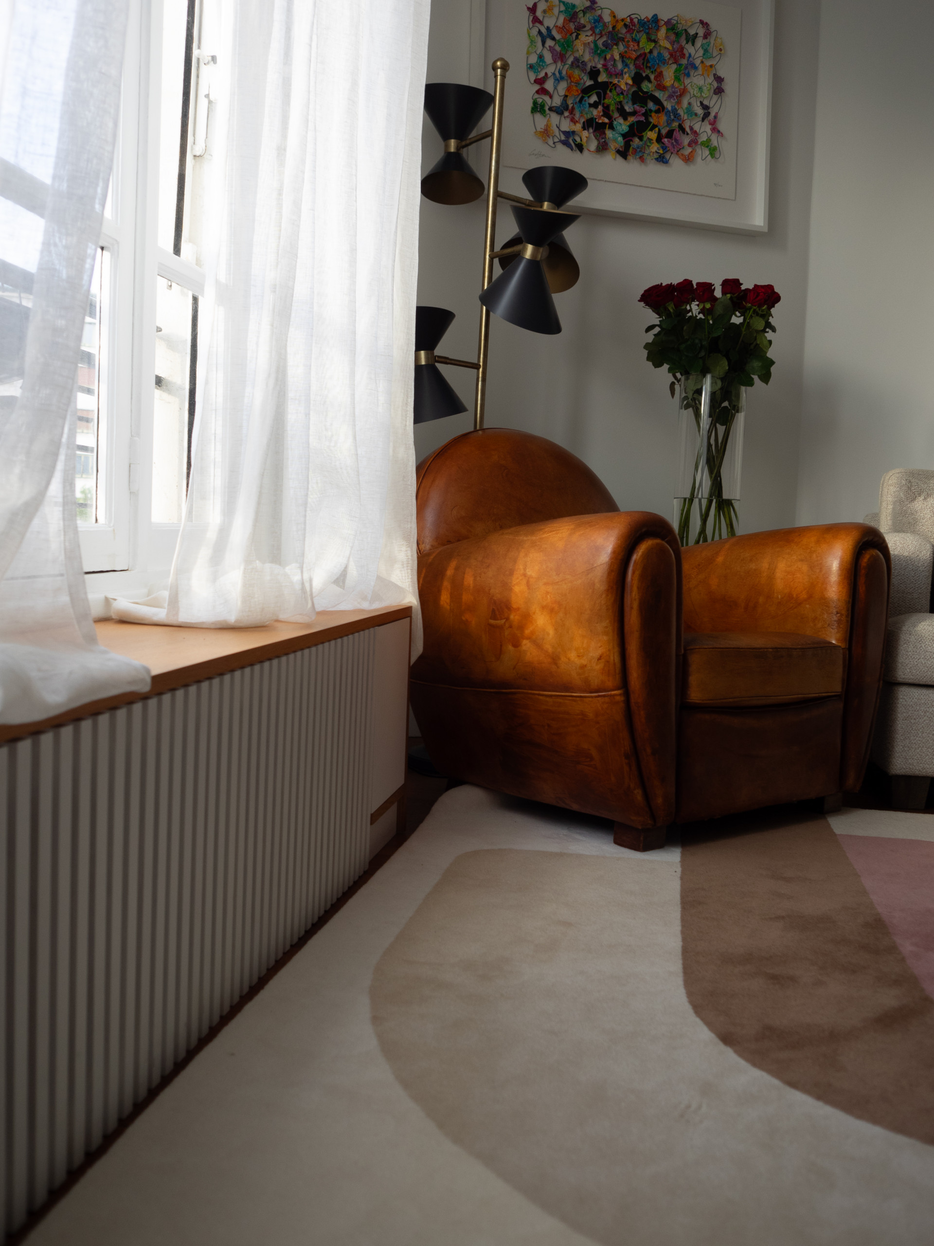 Bibliothèque-sur-mesure avec cache-tv et cache-radiateur