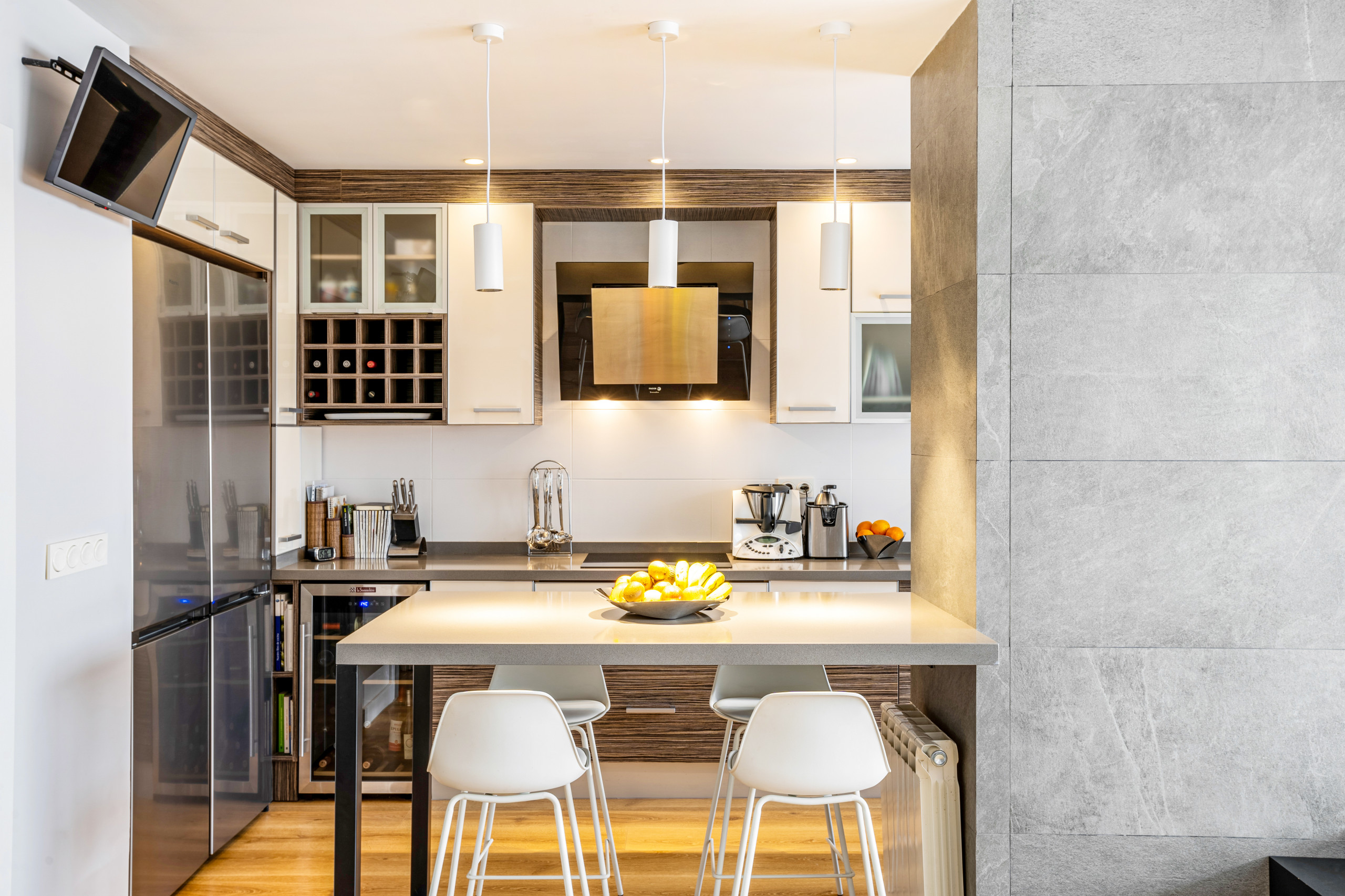 Cocina semiabierta con barra
