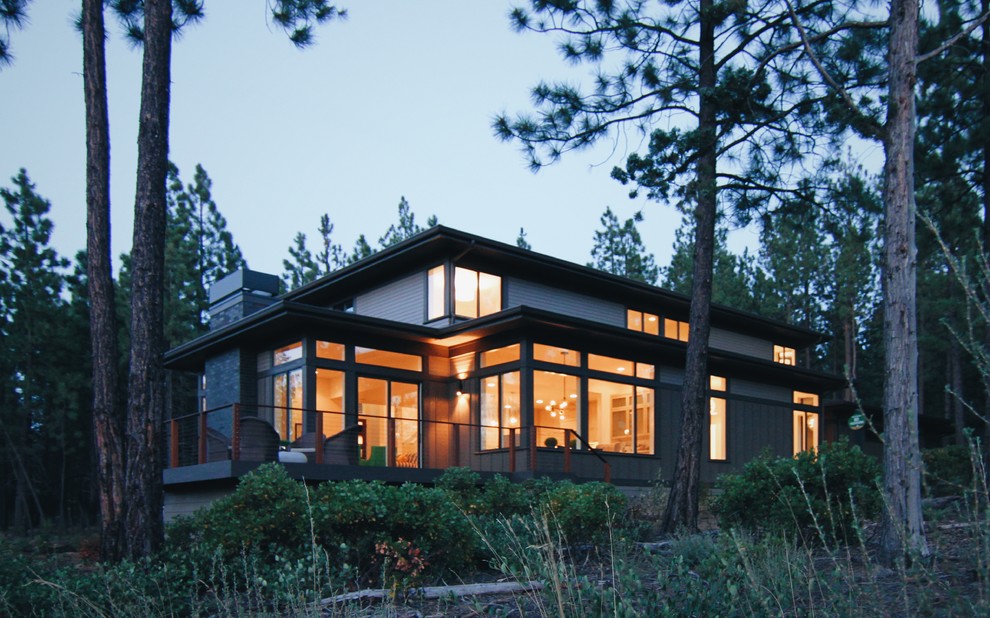 Design ideas for a contemporary exterior in Portland.