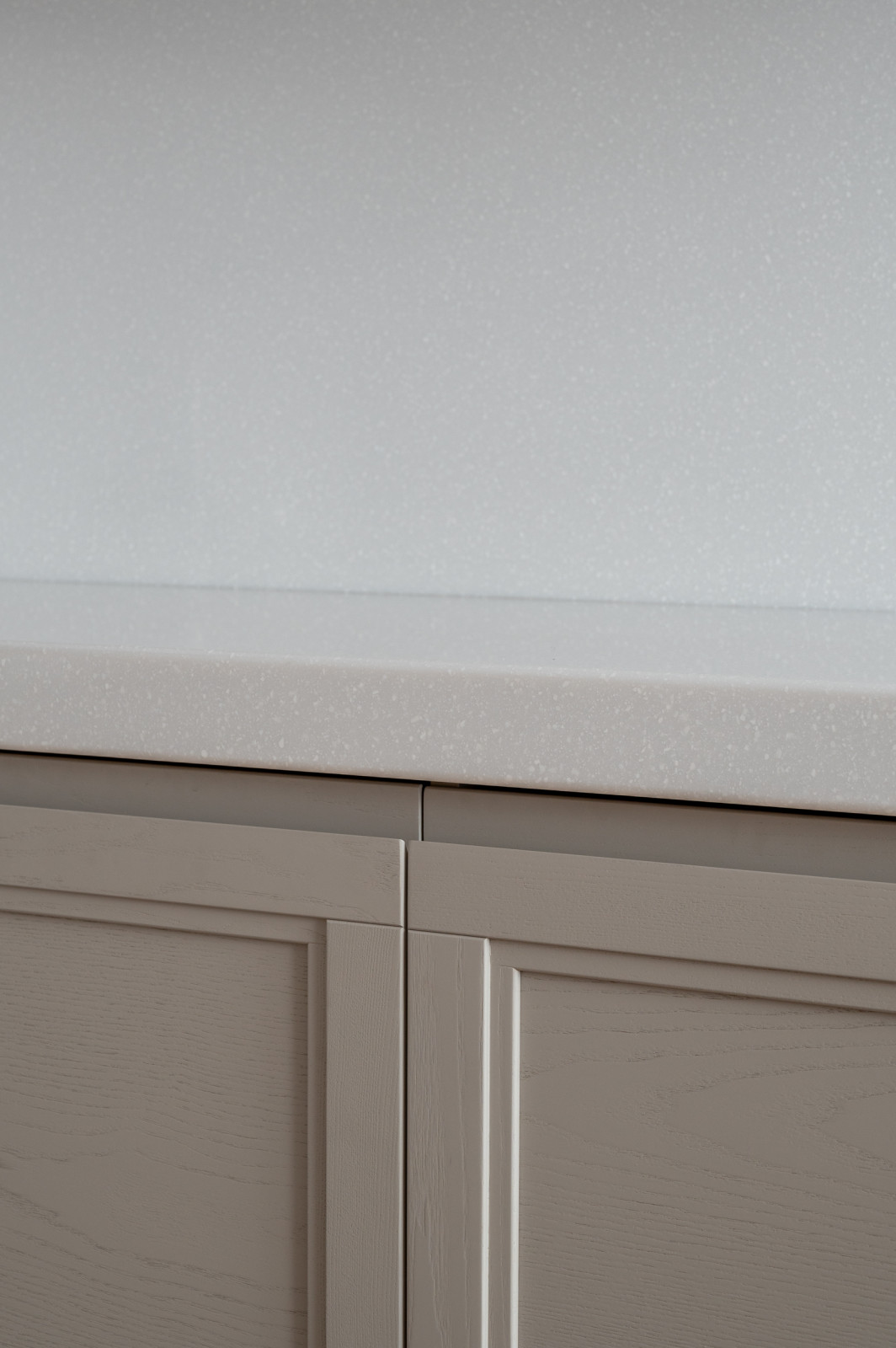 Кухня из массива с интегрированной ручкой