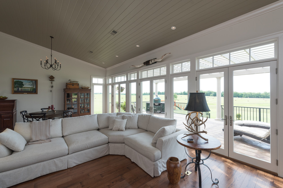 Home design - large transitional home design idea
