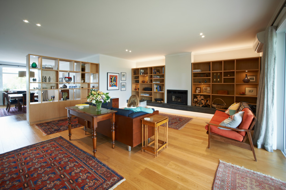 Design ideas for a modern living room in Hamilton.