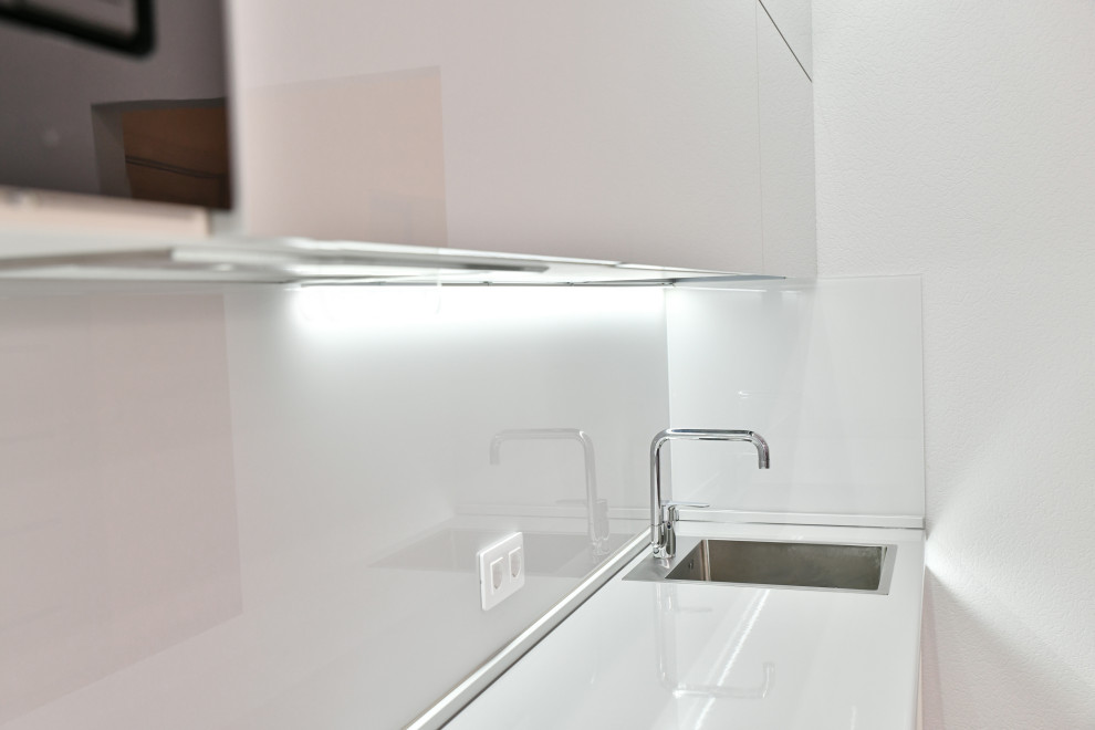 Глянцевая кухня модерн