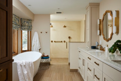 Couple’s Bathroom Built for Relaxation and Ease