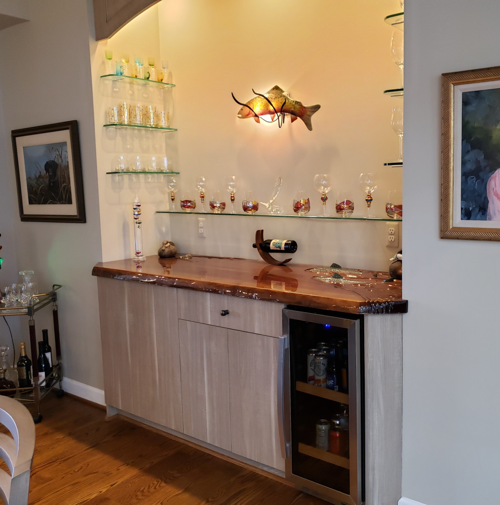 Photo of a small eclectic single-wall home bar in Detroit with flat-panel cabinets, brown cabinets, wood benchtops and brown benchtop.