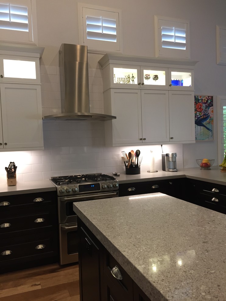 Kitchen - transitional kitchen idea in Phoenix