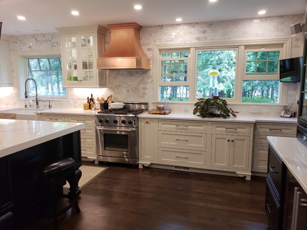 Example of a transitional kitchen design in Cedar Rapids