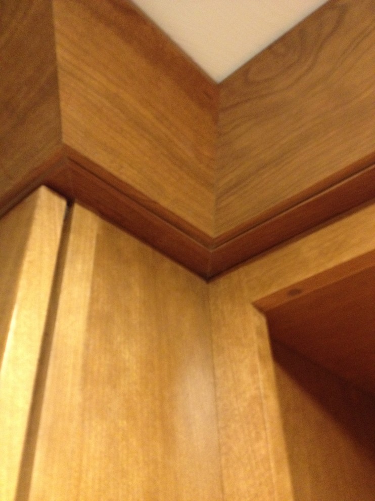 Home design - small transitional laminate floor home design idea with beige walls