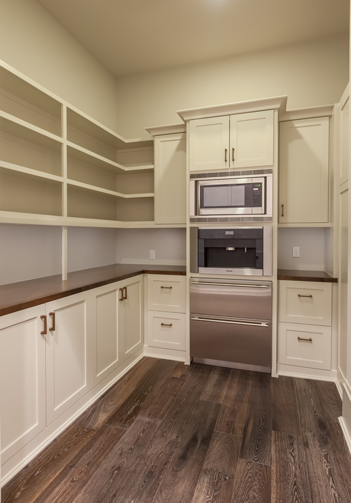 Transitional kitchen photo in Houston
