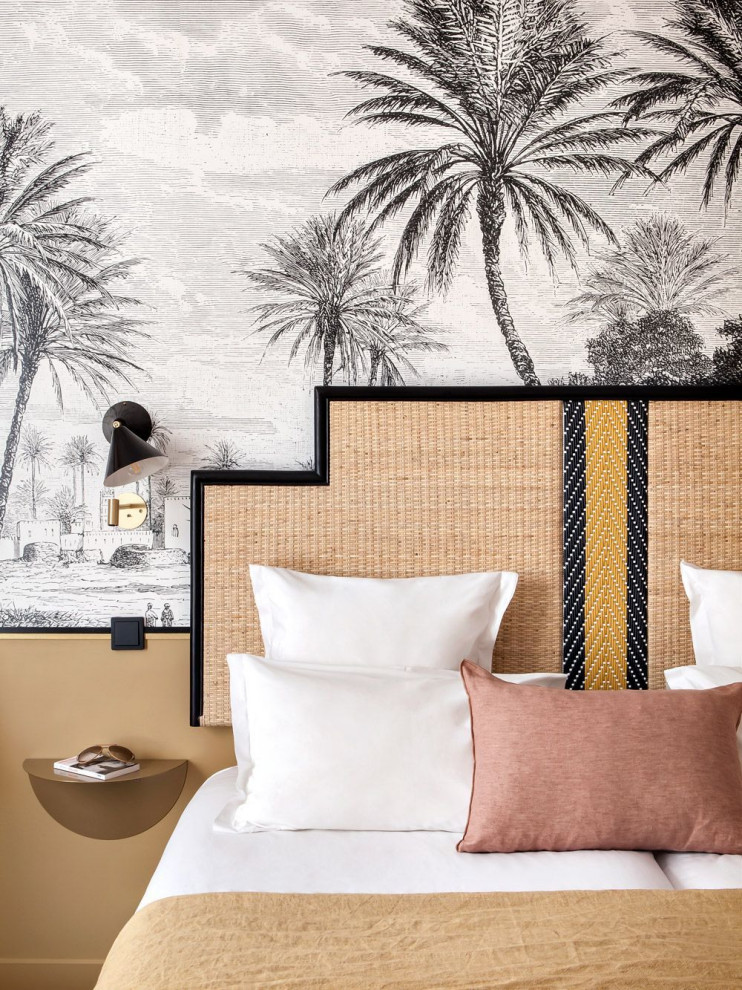Inspiration for a tropical bedroom in Paris.