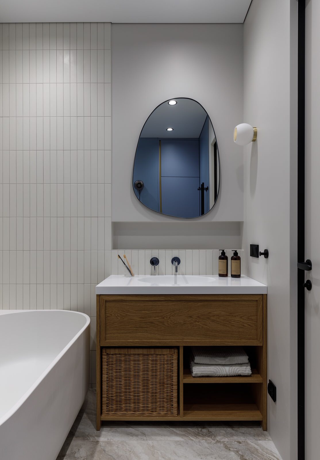 Квартира с панорамными окнами для семьи врачей