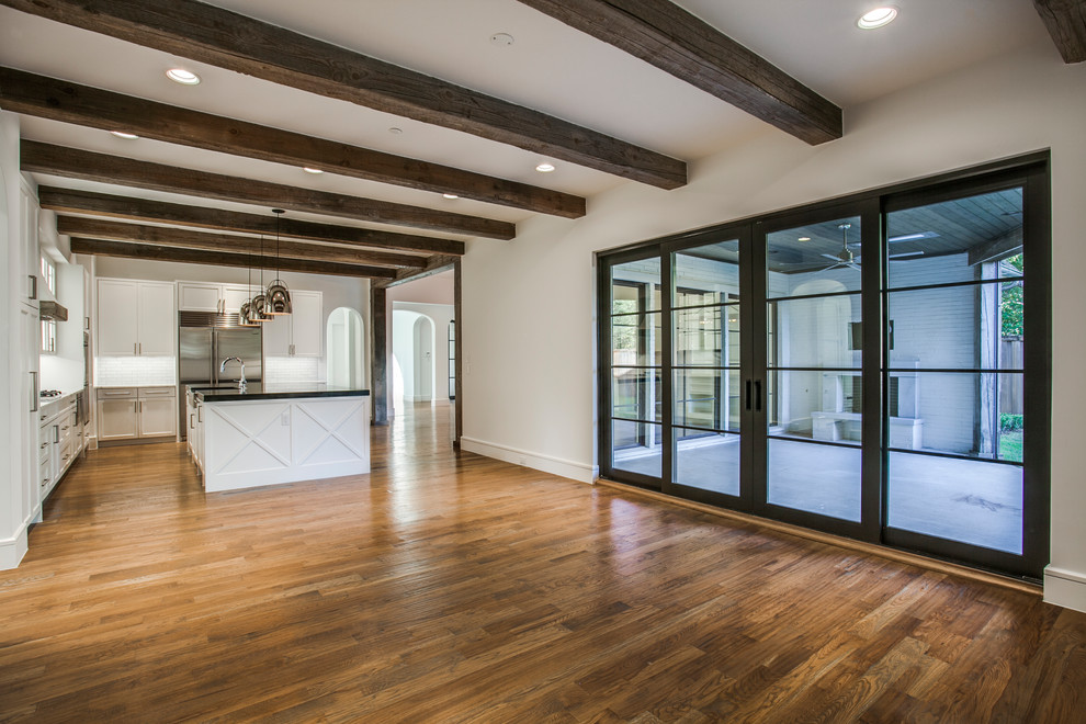 Home design - transitional home design idea in Dallas