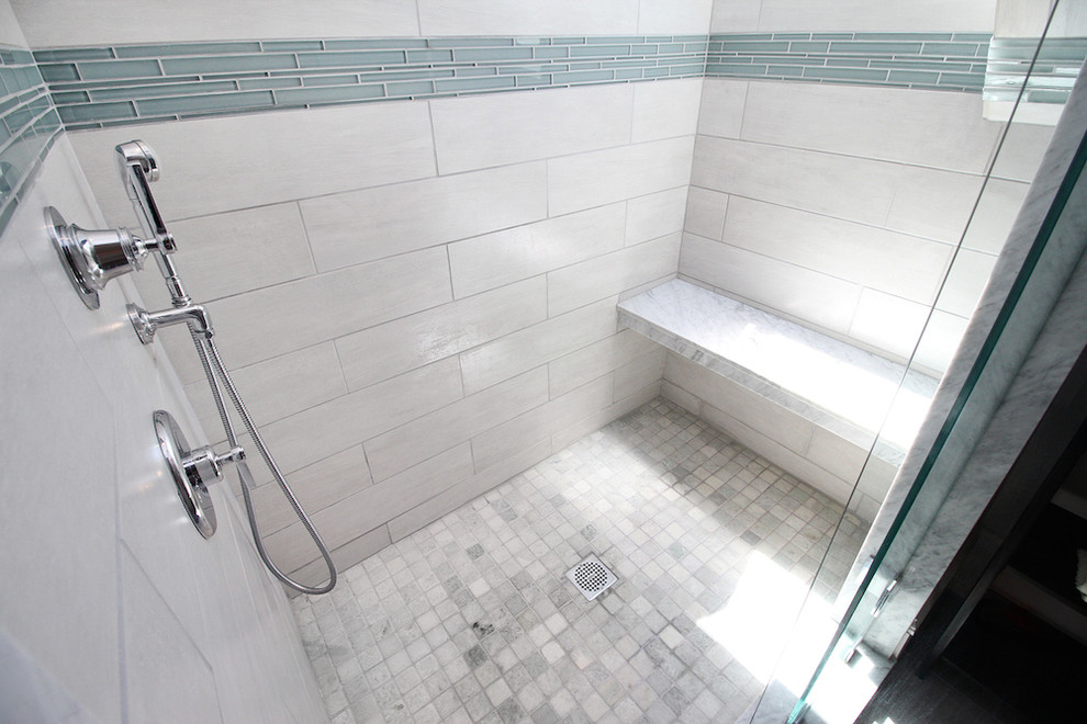 Inspiration for a mid-sized modern master bathroom in Providence with a corner shower.