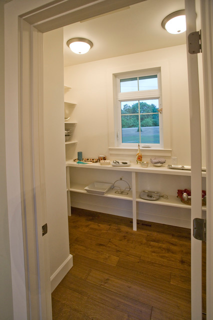 New Construction; Rustic Chic klassisch-ankleidezimmer