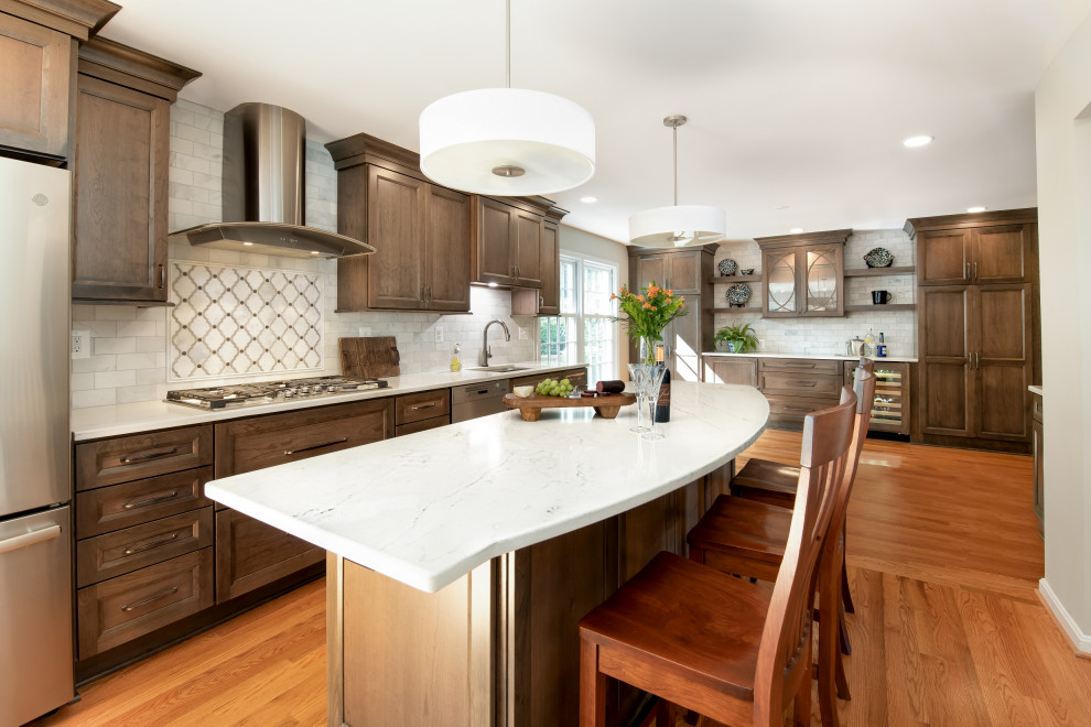 Example of a transitional kitchen design in DC Metro