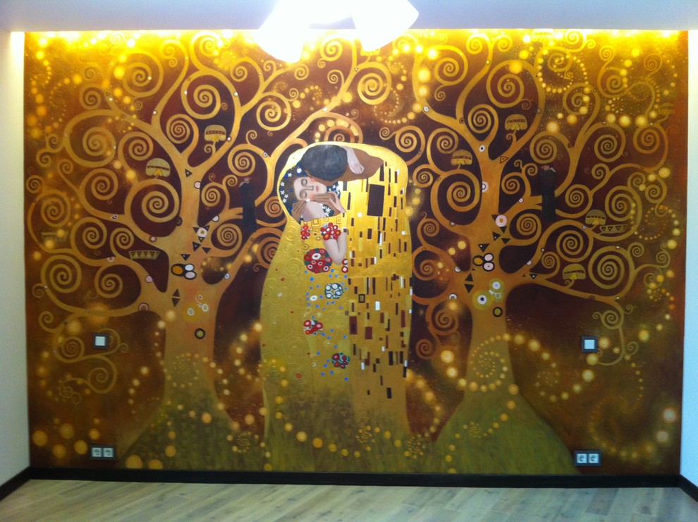 Роспись стены в спальне