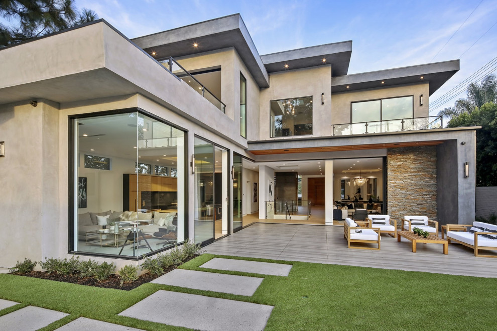 Trendy exterior home photo in Los Angeles