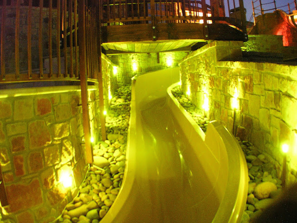 Pool fountain - infinity pool fountain idea in Austin