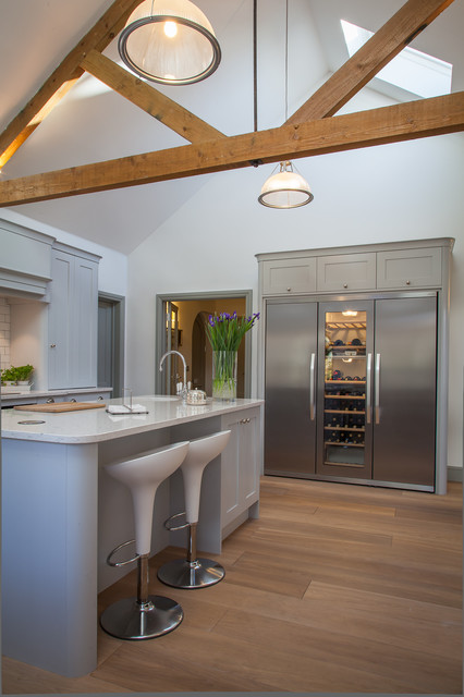 Barn Conversion Handpainted Shaker Kitchen trendy-koekken