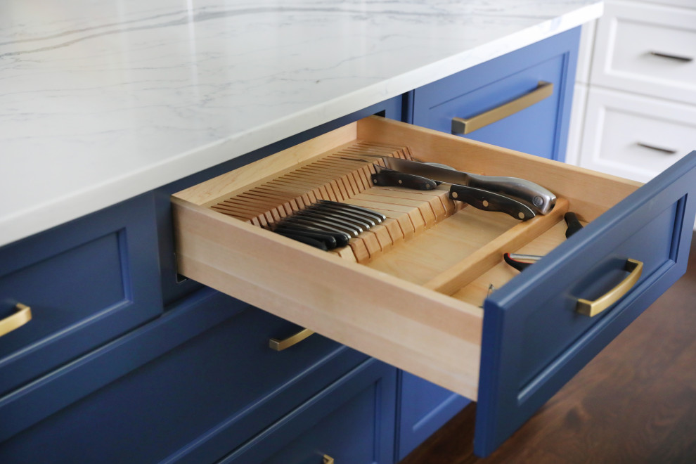 Example of a transitional medium tone wood floor and brown floor eat-in kitchen design in Chicago with shaker cabinets, blue cabinets, quartzite countertops and white countertops