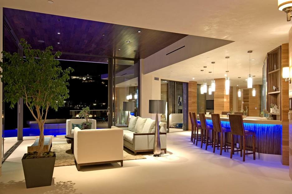 This is an example of an expansive contemporary living room in Los Angeles with white walls.