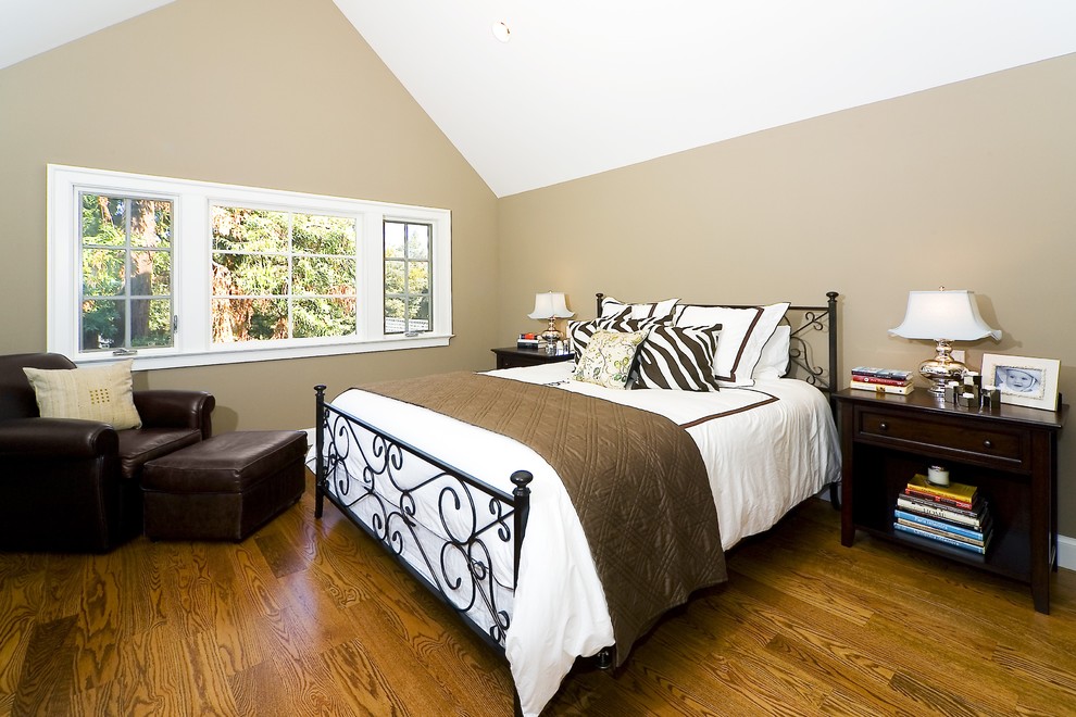 Inspiration for a contemporary bedroom in San Francisco with beige walls and medium hardwood floors.