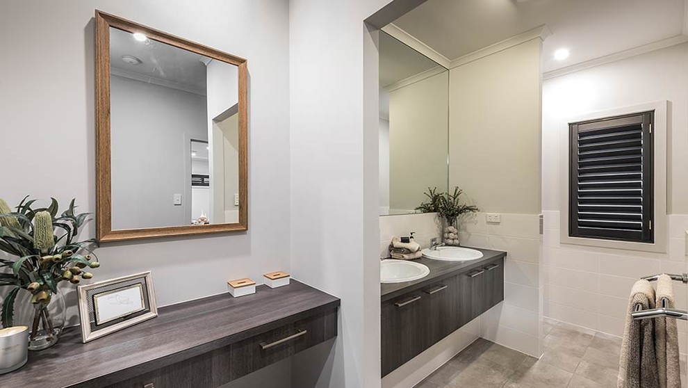 Inspiration for a master bathroom in Adelaide.
