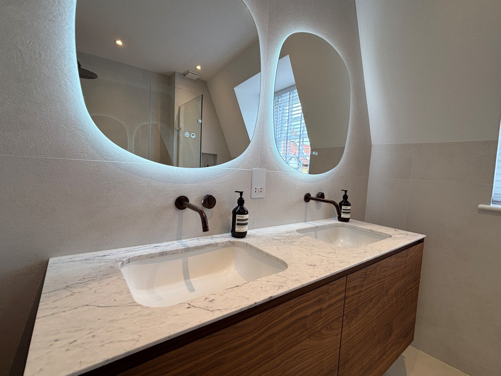Family bathroom, SW3