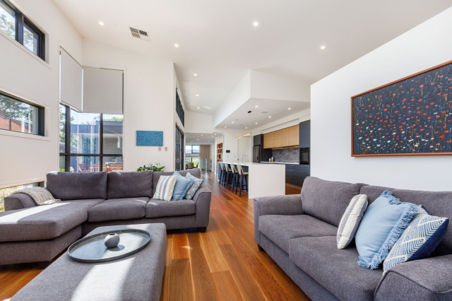 Lyons - Risdon Pl modern-koek