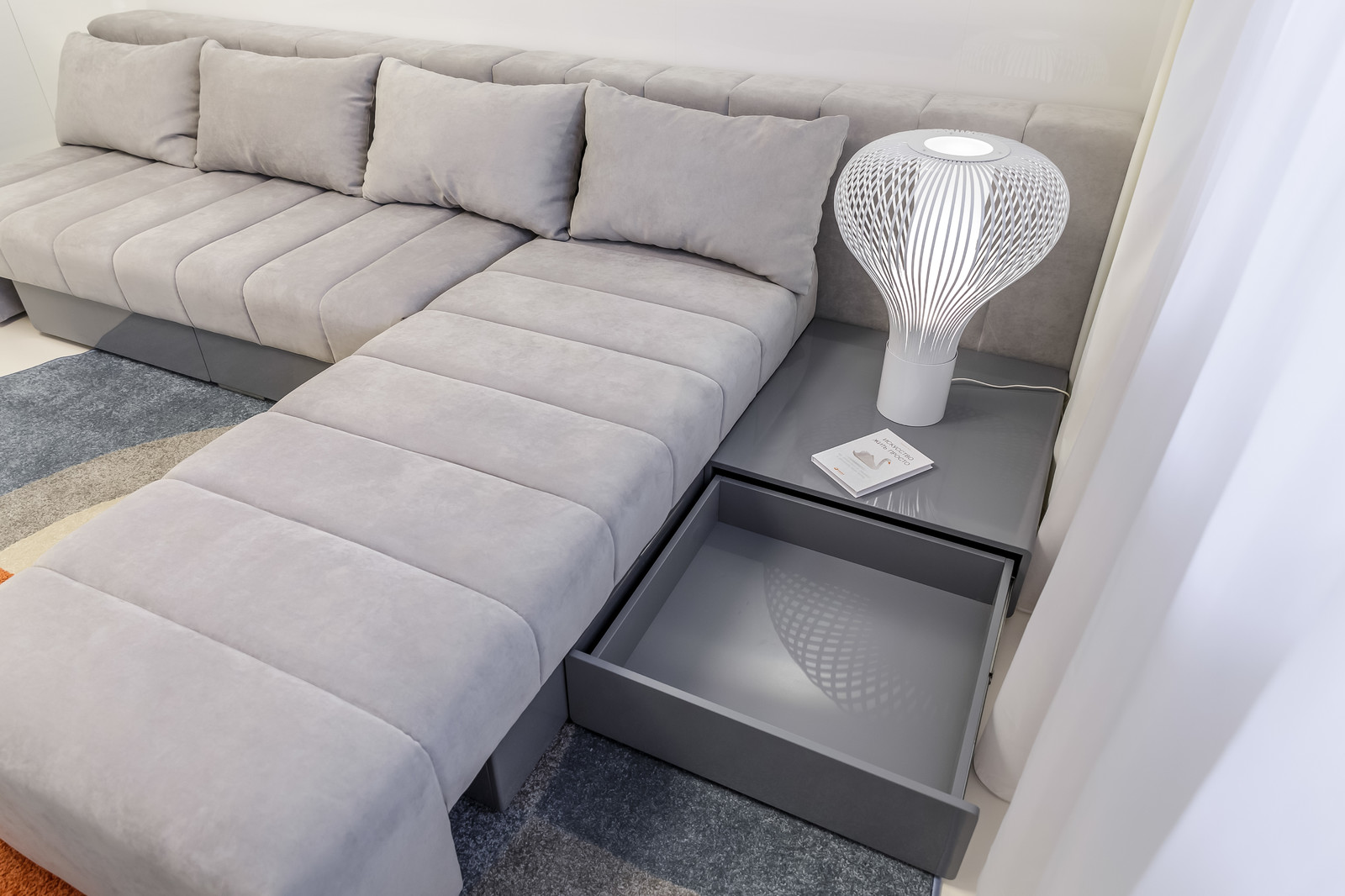 Космический люкс в гостиной для программы "Квартирный вопрос"