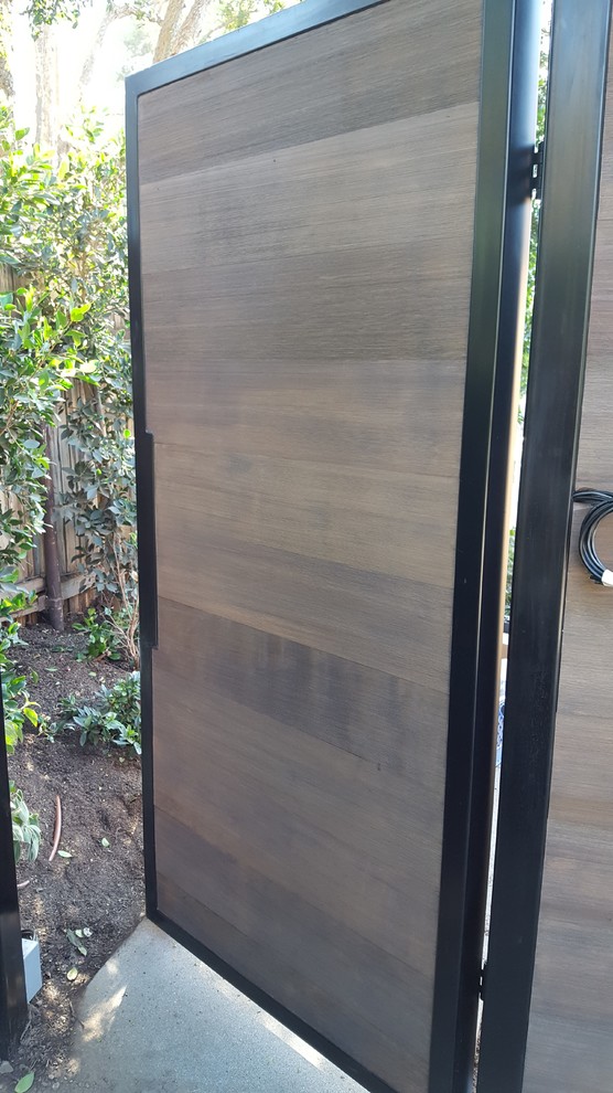 Example of an entryway design in Los Angeles